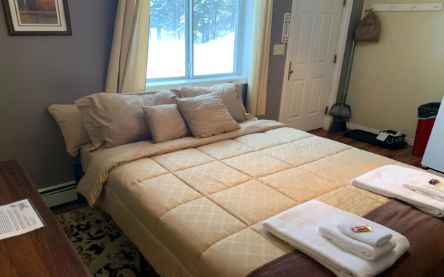 Love Hotels St John River by OYO at Fort Kent ME