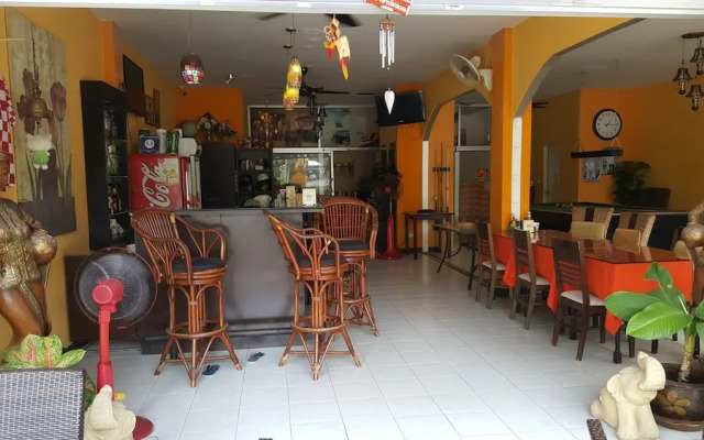 Pitstop Restaurant and Guesthouse