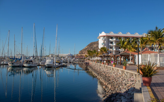 The Westmarine Waterfront Hotel