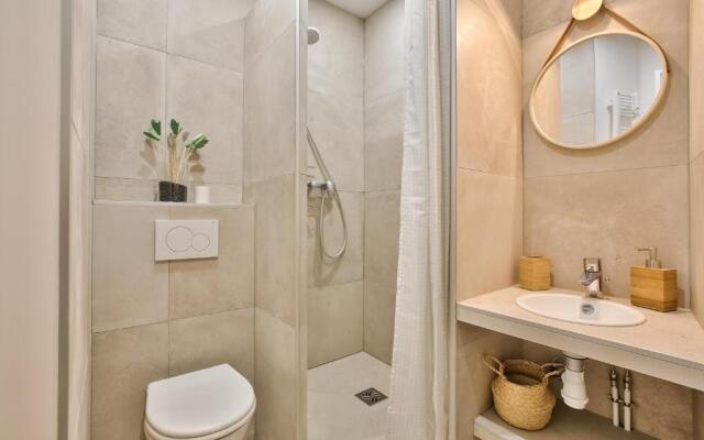New Stunning 4 Bdrs Apt, With AC – Le Marais
