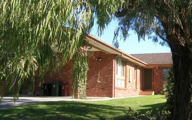Australian Home Away @ East Doncaster Pine Hill