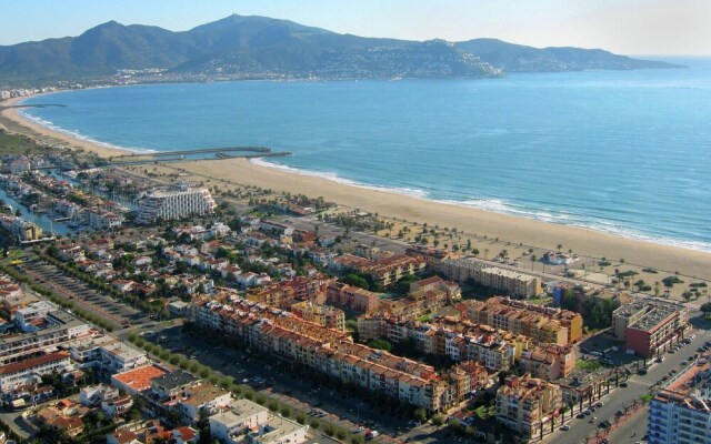 Modern Apartment in Empuriabrava Spain with Terrace