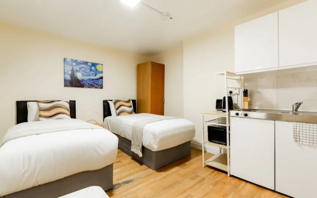 Warm Apartments in Queensway