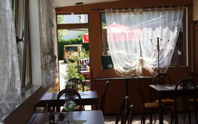 Point Pension-Restaurant