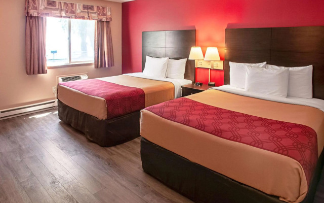 Econo Lodge on the Bay