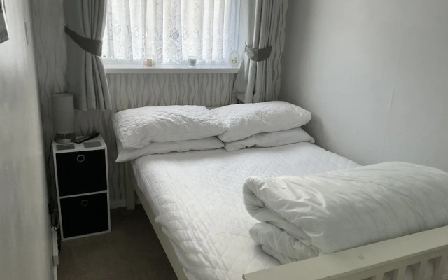 1st Floor Hillview 2 Bedroomed Central Location