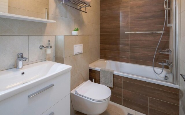 Nice Home in Pag with Hot Tub, WiFi & Sauna