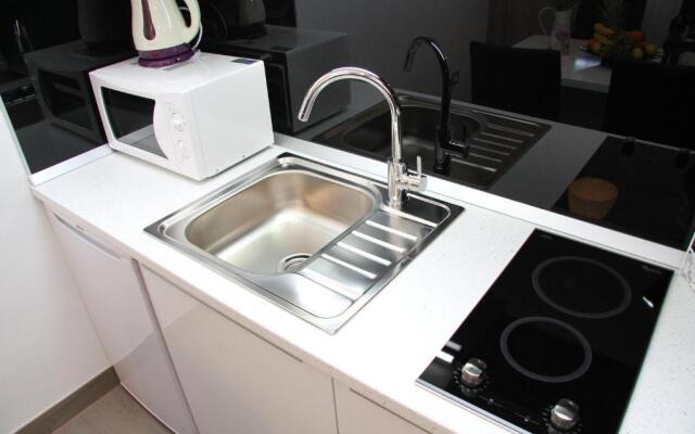 Studio Apartments Mirakul