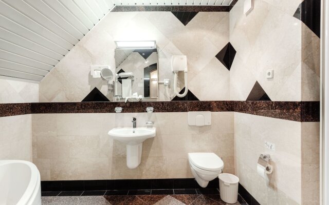 Atrium Suites