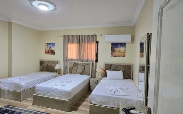 Pyramids Senusret Guest House
