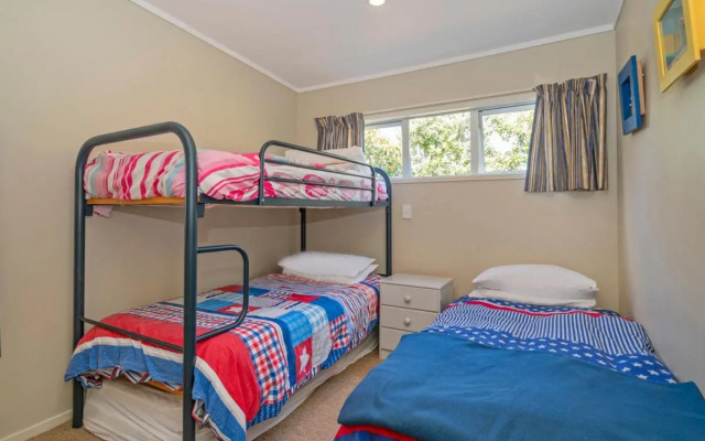 Oysters Retreat - Cooks Beach Holiday Home