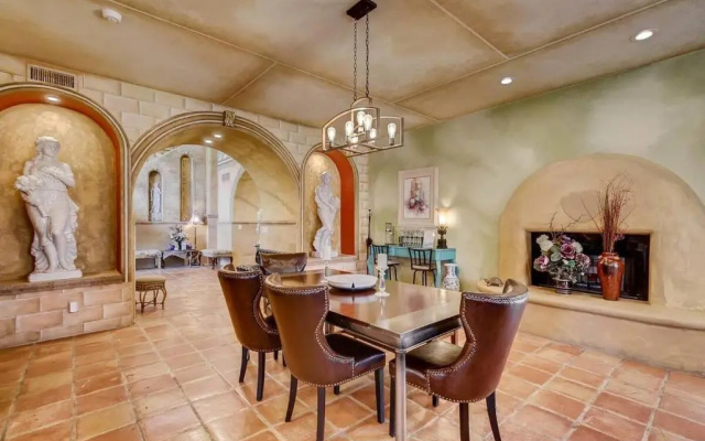 Villa Gordal - Enormous Villa in las Vegas with 39 Sleeps