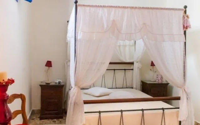 Oia's Sunset Apartments