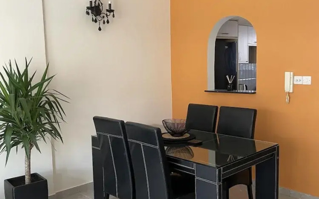 Townhouse With Pool 5 Minute Walk to Beach