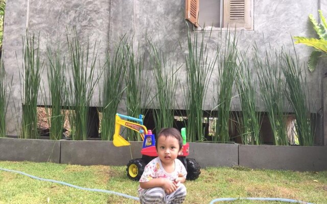 Hug Home II
