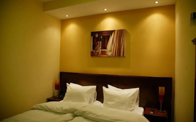 Hotel Contact