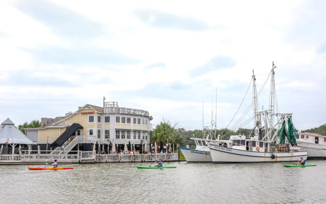 Shem Creek Inn