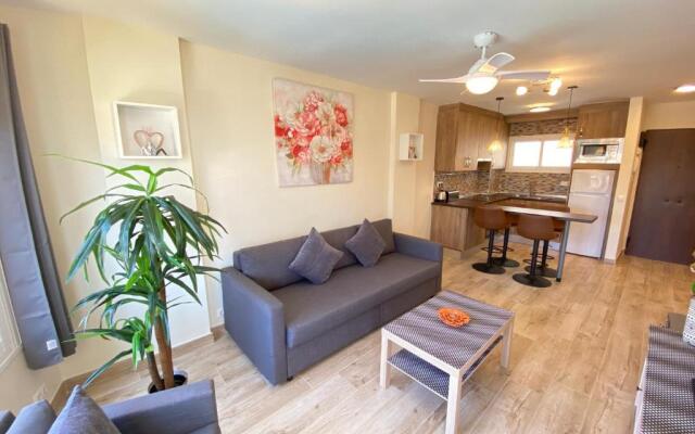 Modern 1 Bedroom Seaside Apartment with Pool