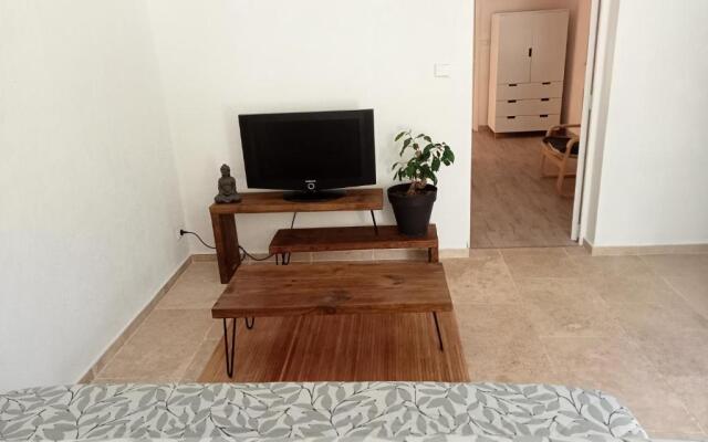 Bas de villa au chant des cigales