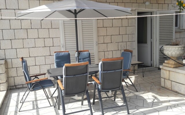 Rooms-House With Garden