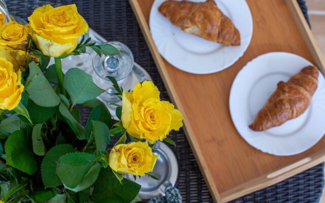 All New Sea View Apartment Moderna