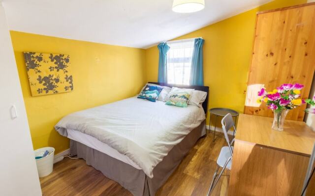 Authentic London - Four Bedroom Victorian House