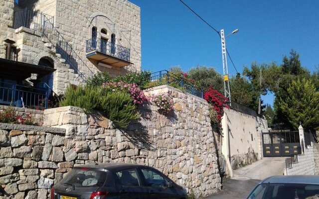 Rosary Sister Guest House Ein Karem