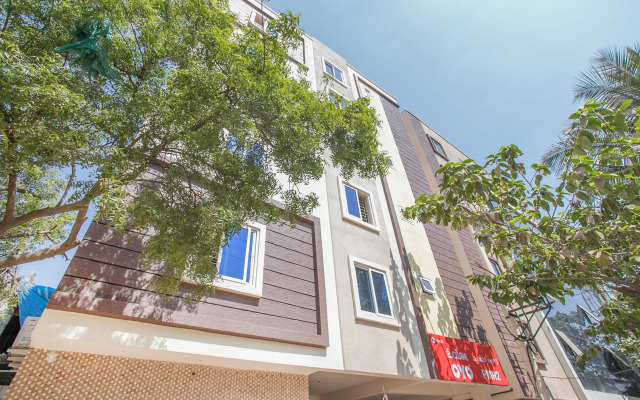 OYO 10475 PMR Hotel