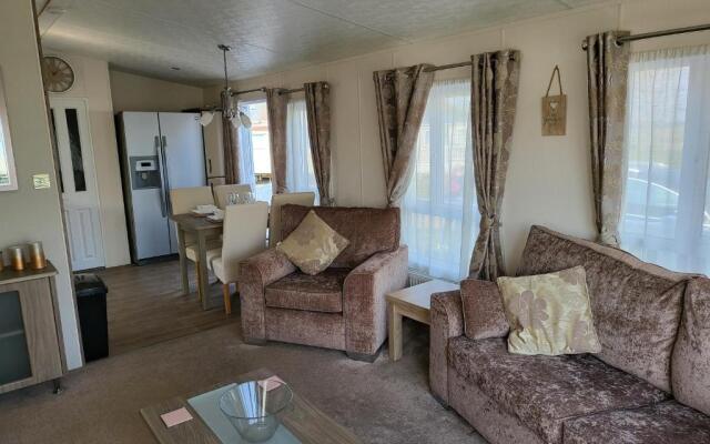2br-sleeps6-fireplace-parking-patio-seaside