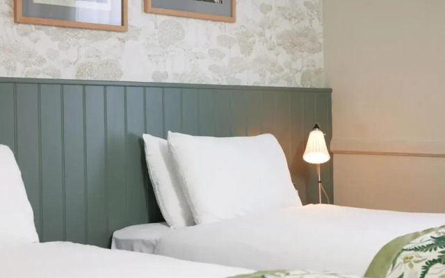 Kings Head Hotel by Greene King Inns