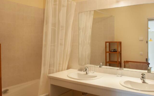 Quaint Holiday Home in Rustrel With Swimming Pool