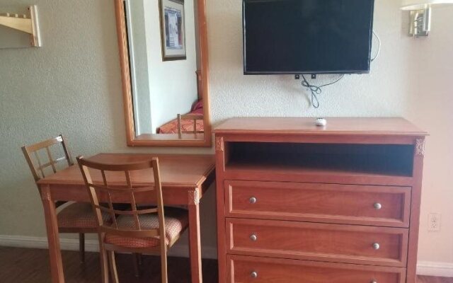 Tiffany Inn Corona