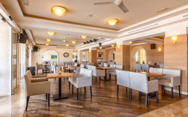 Отель Cala Bona