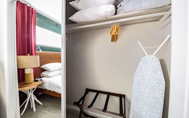 WanderJaunt - North University Apts