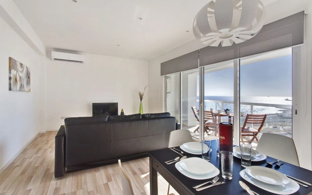 Modern Sea-view Apartment in a Prime Location