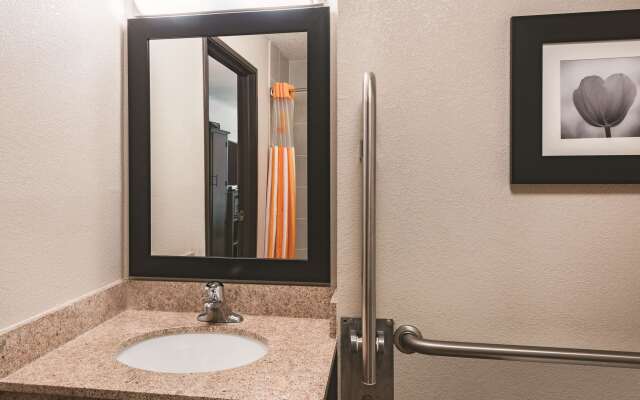 La Quinta Inn & Suites by Wyndham Norwich-Plainfield-Casino