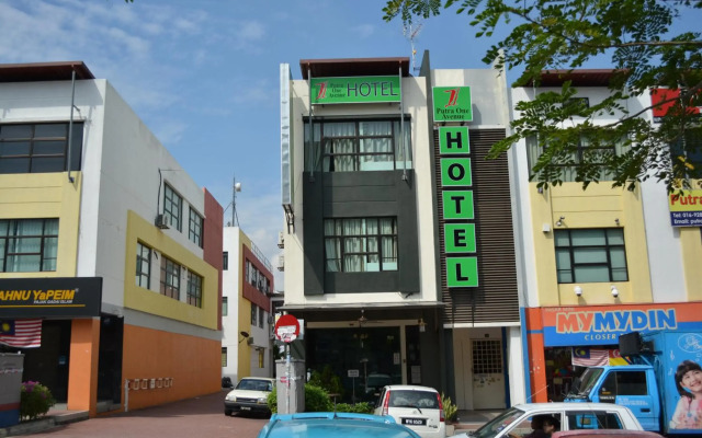 Putra One Avenue Hotel