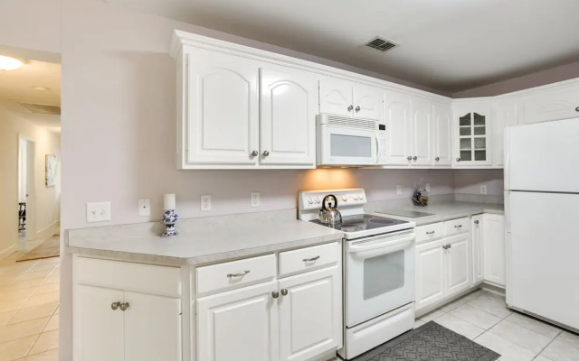 Tranquil Thomasville Retreat w/ Deck + Dining Area