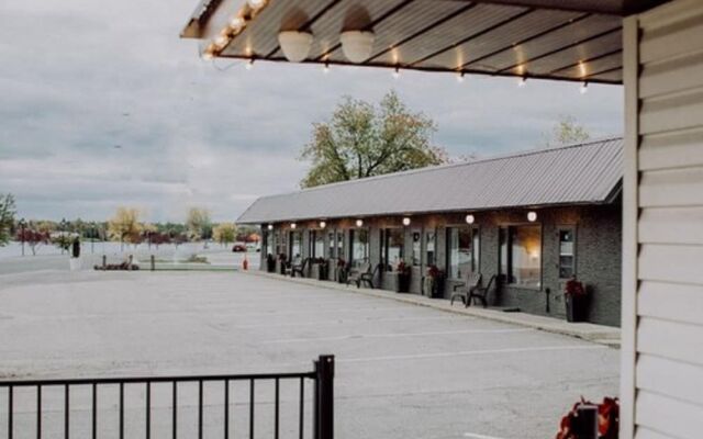 The Bayview Motel - Fort Frances, ON - Lakeside Motel
