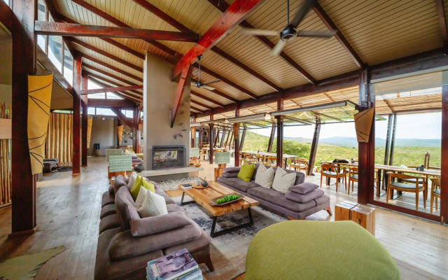 Rhino Ridge Safari Lodge