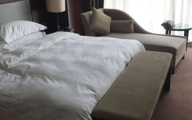 Soluxe Hotel