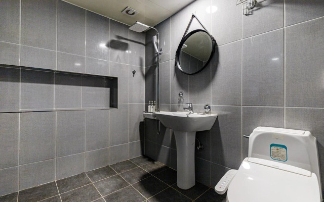 Changwon Bongok-dong Fine Avenue Hotel