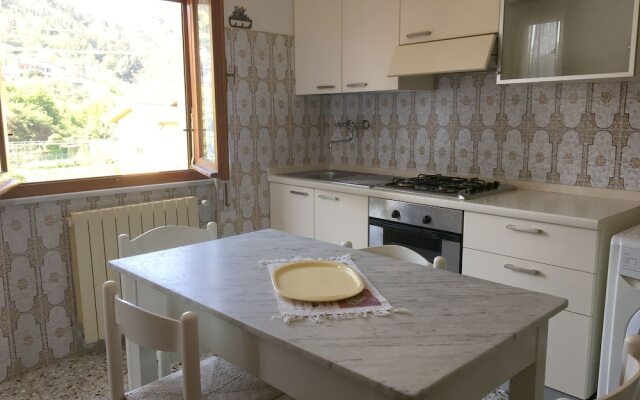 Valley View Apartment in Ameglia near Historical Center with Garden