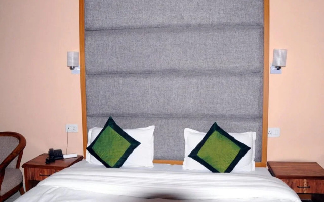 OYO 16006 Hotel Meedo's Grand