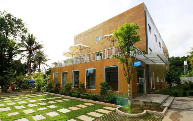 Emis Hotel
