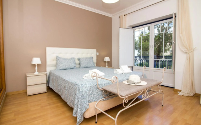 Oura Sunrise II Apartment by Stay-ici, Algarve Holiday Rental