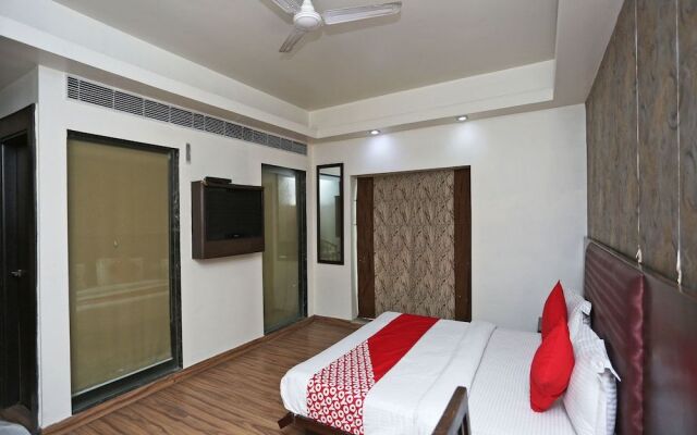 OYO 13758 XS Residency