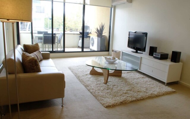 Executive Elwood Apartment