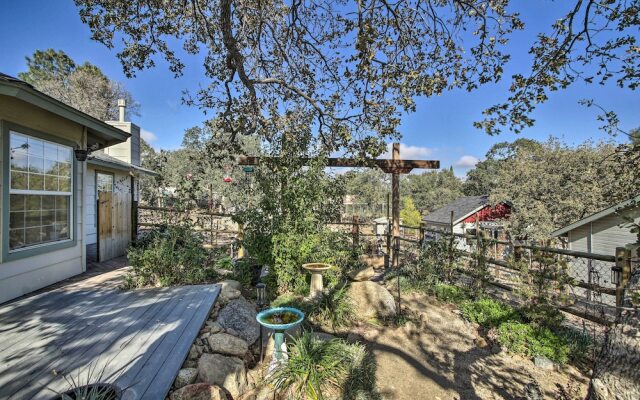 Welcoming Tehachapi Home w/ Deck & Grill!