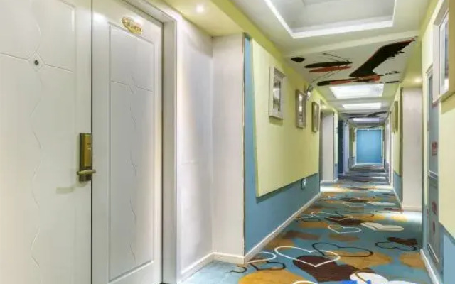 Corner Love Theme Hotel